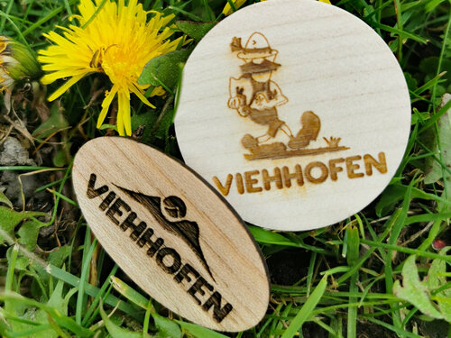 Wooden hiking pin as a reward for your summit victories | © viehhofen.at