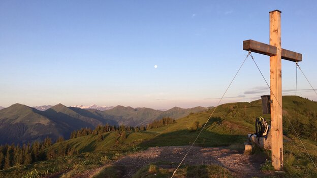 Geierkogel view with summit cross | © viehhofen.at