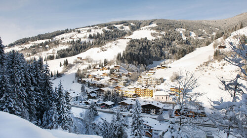 Das idyllische Bergdorf Viehhofen im Winter | © viehhofen.at