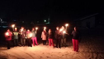 Wekelijkse fakkeltocht langs de Saalach naar de Glemmerhof | © viehhofen.at, Michaela Groder